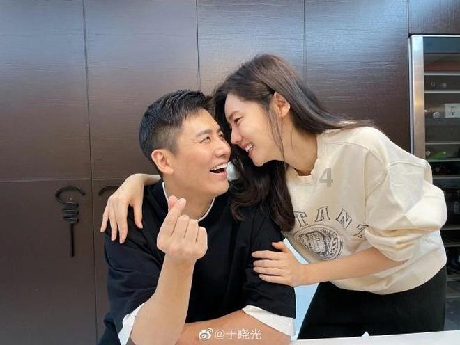 无限翻滚小球